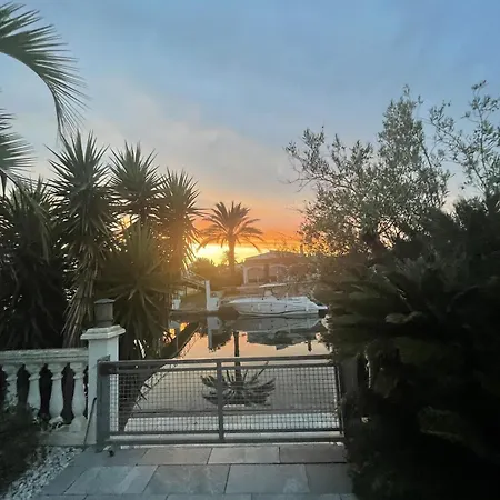 Casa Oasis Canal * Empuriabrava